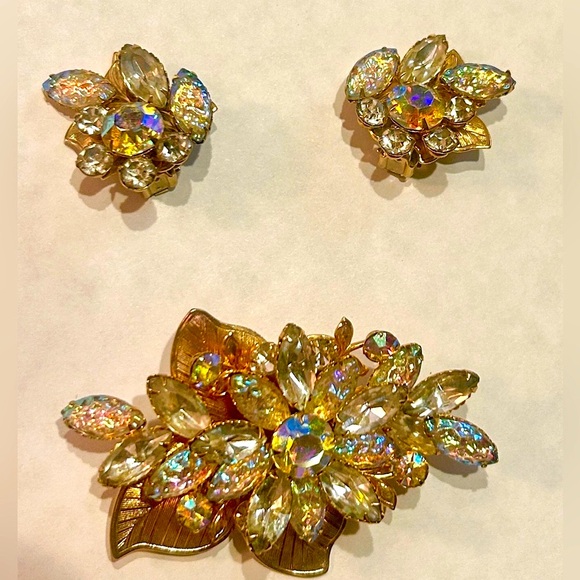 Judy Lee vintage brooch and clip on earrings aurora borealis - Picture 1 of 8